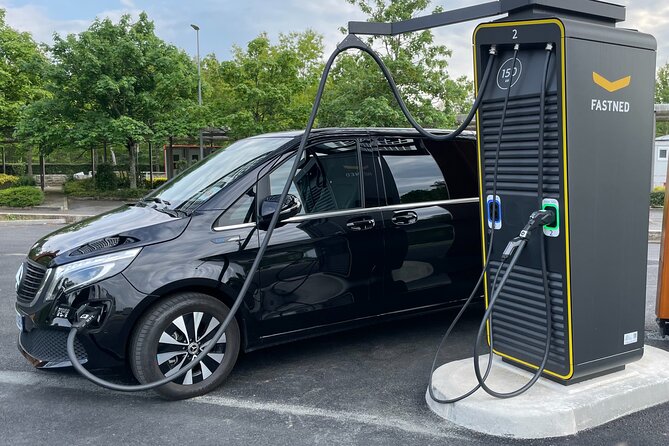 Private Transfer by Luxury Mercedes From PARIS to AMSTERDAM With Cab-Bel-Air - Paris Pickup Points