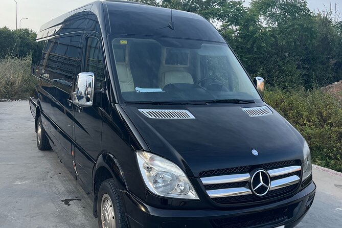 Private Transfer From Barcelona Airport to Barcelona Center Port - Service Details and Booking Process