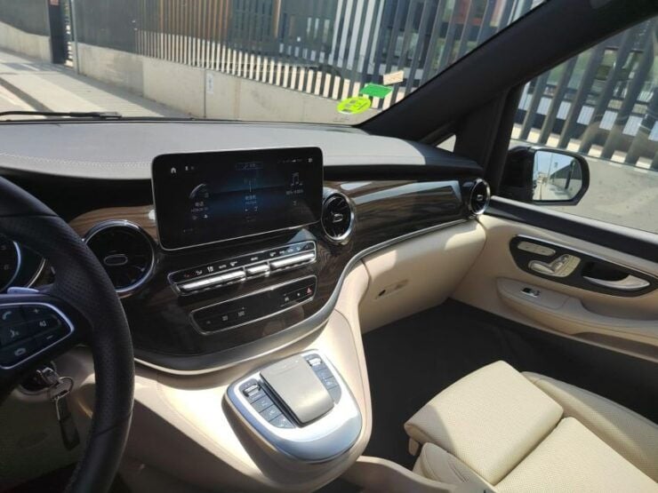 Private Transfer From Barcelona Airport to Barcelona (Vip) - Service Details