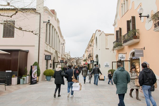 Private Transfer From Barcelona to La Roca Shopping Village - Booking and Flexibility