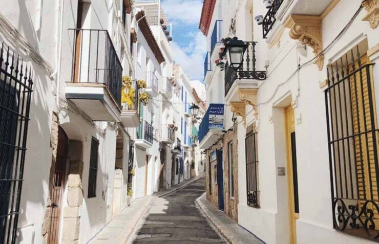 Private Transfer From Barcelona to Sitges - Booking and Reservation Details