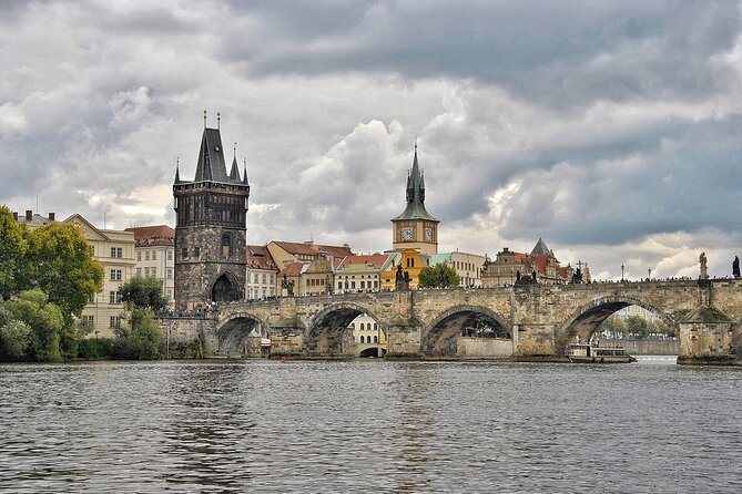 Private Transfer From Budapest to Prague With 2 Hours for Sightseeing - Reviews