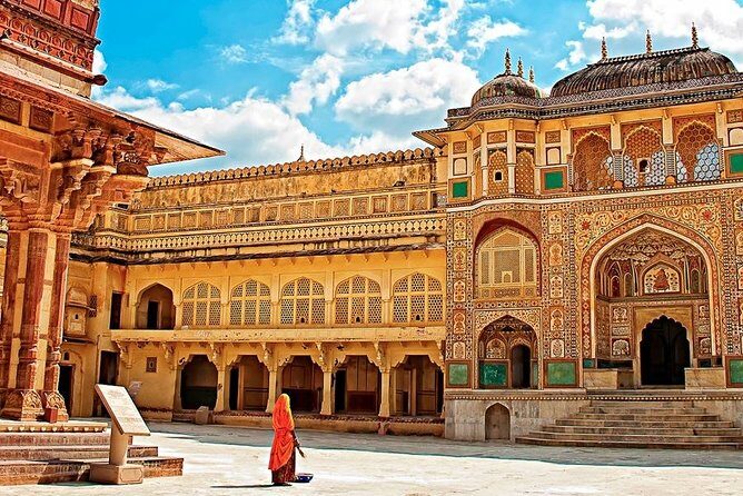 Private Transfer from Devi Ahilya Bai Holkar (IDR) Airport to Indore - An In-Depth Look at the Private Transfer Experience