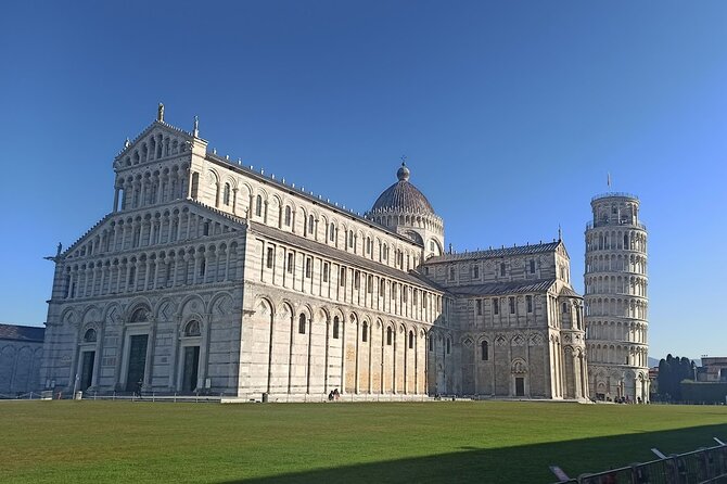 PRIVATE TRANSFER From Florence to Cinque Terre With Stop in Pisa (2 Hrs) - Vehicle and Amenities