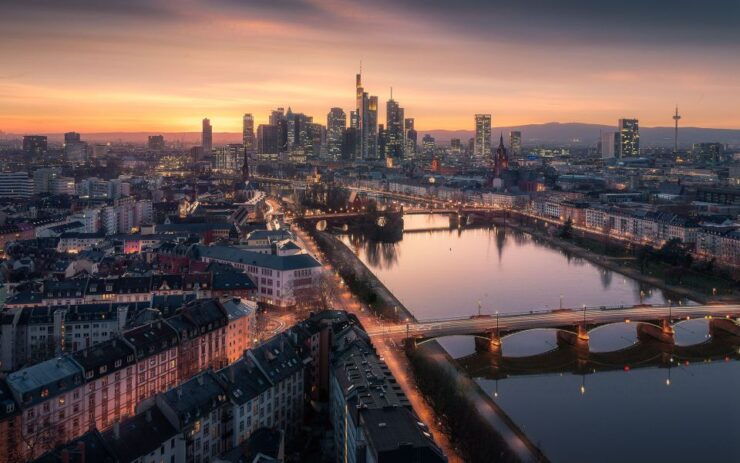 Private Transfer From Frankfurt Am Main to Prague - Overview of Private Transfer Service