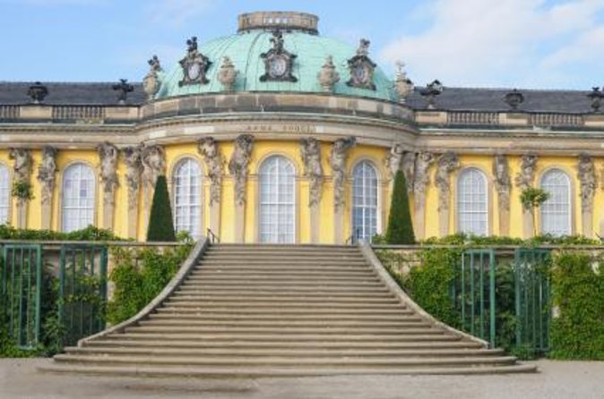 Private Transfer From Hamburg to Berlin With a 2 Hour Stop - Meeting and Pickup