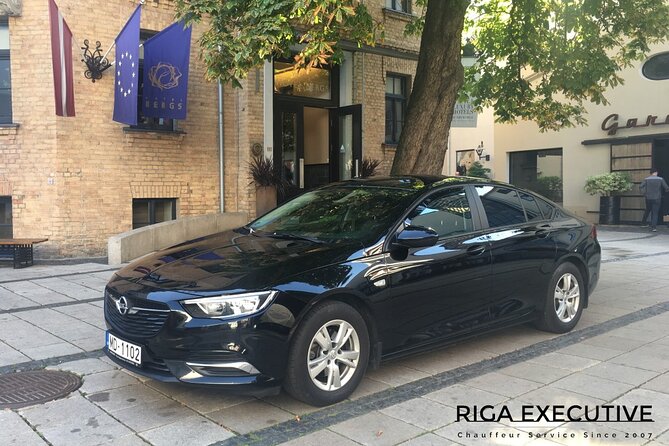Private Transfer From Hotel to Riga Airport With English Speaking Driver - Meeting and Pickup Logistics