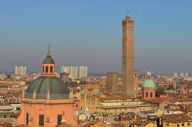 Private Transfer From Milan To Bologna With a 2 Hour Stop - Pickup Information