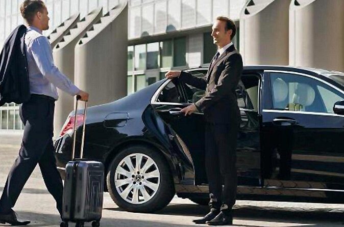 Private Transfer from or to Toronto Airport to or from Hotel - Who Should Consider This Service?