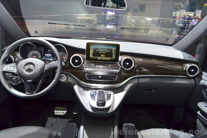 Private Transfer From Paris Charles De Gaulle Airport to Paris - One-Way Private VIP Car Transfer