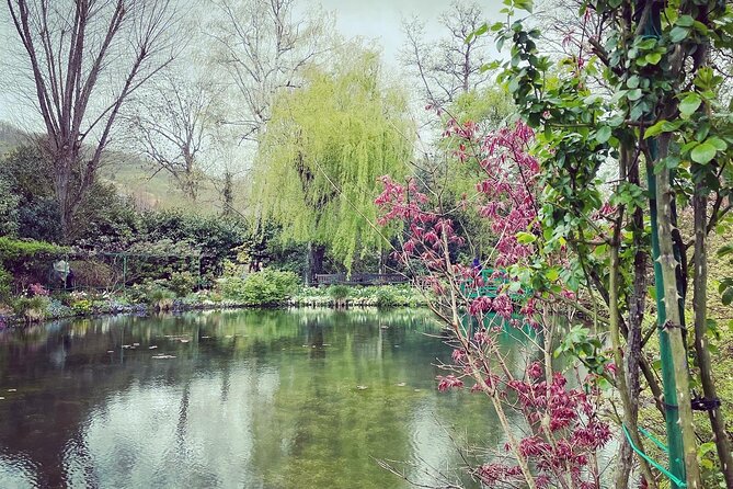 Private Transfer From Paris to Bayeux or Caen Stop in Giverny - Booking Confirmation and Accessibility