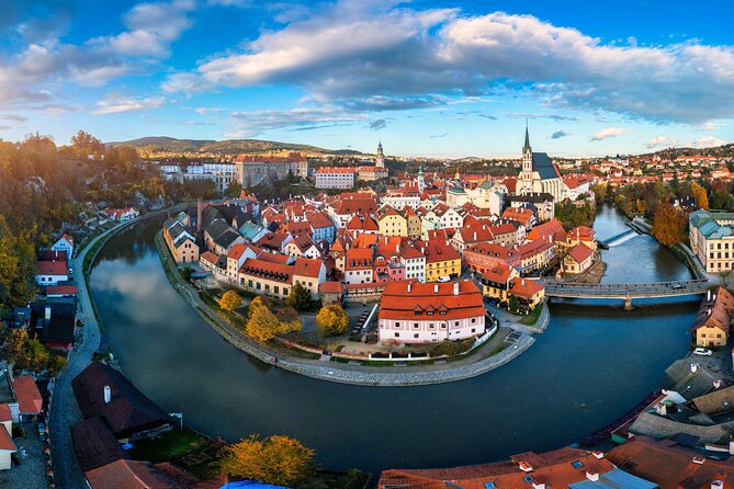 Private Transfer From Prague to Cesky Krumlov, English-Speaking Driver - Additional Amenities and Accessibility