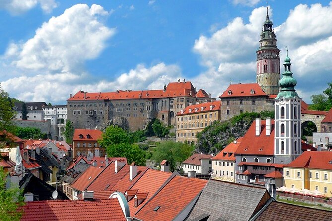 Private Transfer From Prague to Passau With Stopover in Cesky Krumlov - Meeting and Pickup Details
