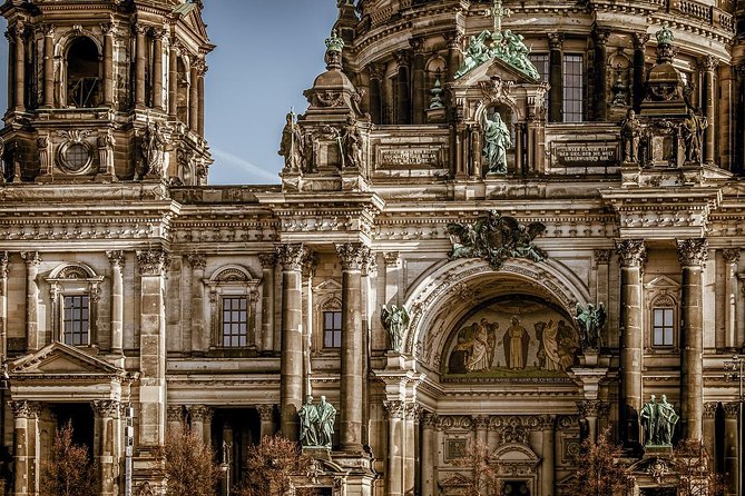 Private Transfer From Warsaw to Berlin With 2 Hours for Sightseeing - Comfortable Vehicle and Amenities