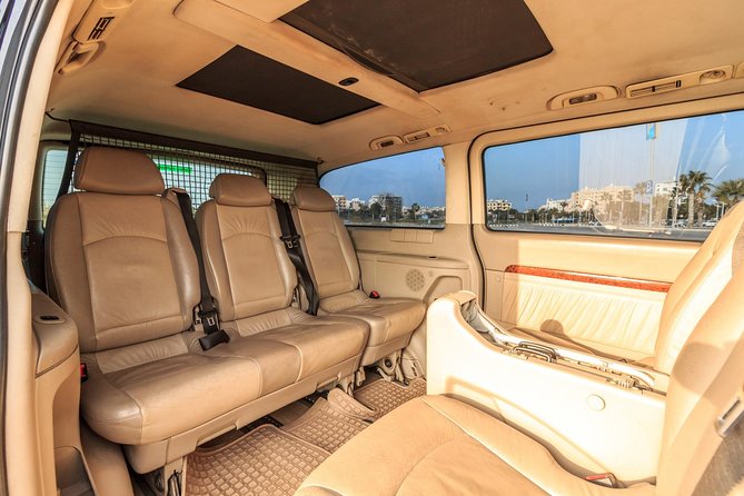 Private Transfer: Larnaca Airport to Larnaca District 1-14 Pax - Additional Services Available