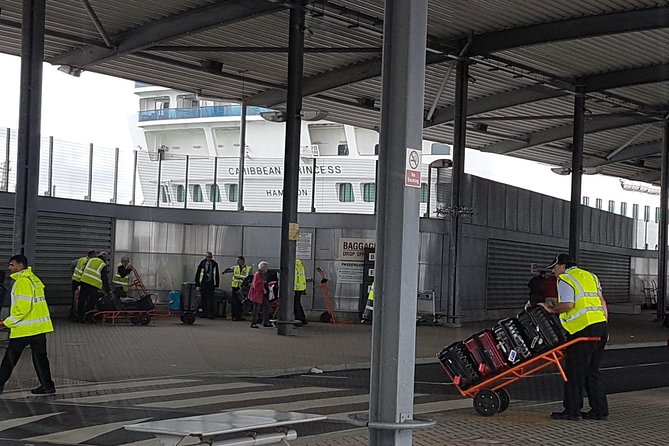 Private Transfer: London Hotel/Accommodation to Southampton Cruise Terminal - Luxury, Air-conditioned Vehicle