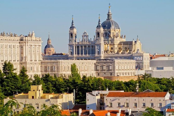 Private Transfer: Madrid Airport MAD to Madrid in Business Car - Drop-off and Pickup Details