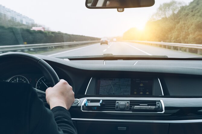 Private Transfer: Montreal City Center to Pierre E.T. Airport-YUL - Booking and Confirmation Details