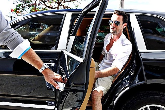 Private Transfer: Pierre E.T. Airport(YUL) - Montreal City Center - Airport Transfer Options