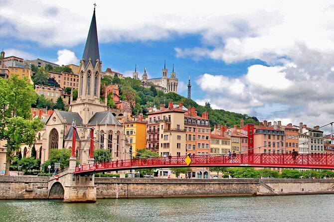 Private Transfer: Port of LYON to Lyon Airport LYS in Luxury Van - Professional Local Driver
