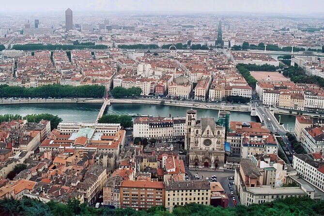Private Transfer: Port of LYON to Lyon Airport LYS in Luxury Van - Affordable Pricing Options