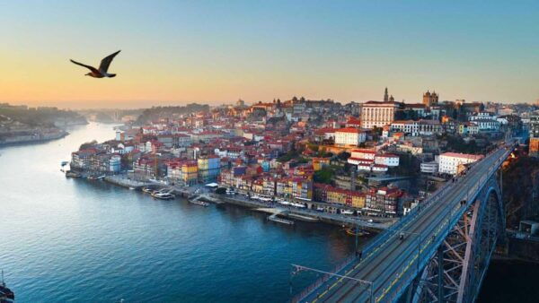 Private Transfer Porto To/From Lisbon + Attractions Stops - Frequently Asked Questions