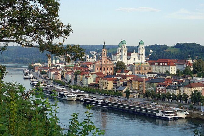 Private Transfer PraguePassau: Car/Van (17) via eský Krumlov - A Practical and Comfortable Way to Travel from Prague to Passau