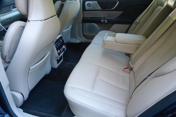 Private Transfer: San Antonio Airport to San Antonio by Sedan, SUV or Minibus - Flexible Booking Options