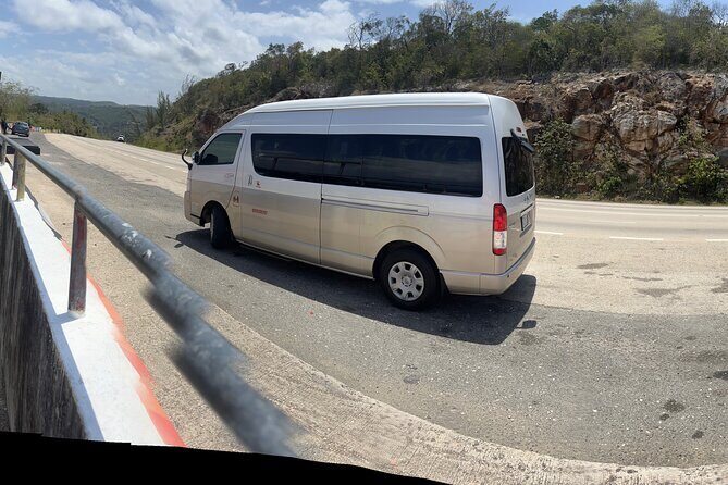 Private Transfer to dunns river falls And Blue Hole - Scenic and Cultural Highlights Along the Route