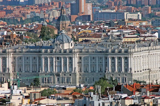 Private Transfer To/From Madrid to Segovia - Courteous Driver and Stylish Transportation
