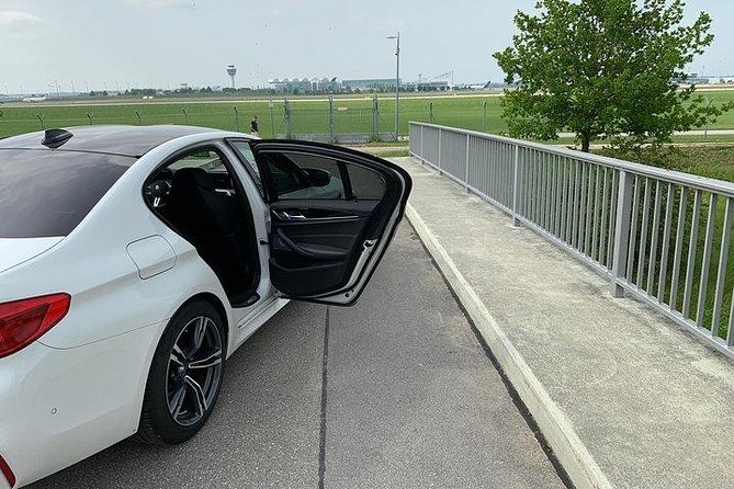 Private Transfer: Václav Havel Airport Prague (PRG) to Prague - Meeting and Pickup