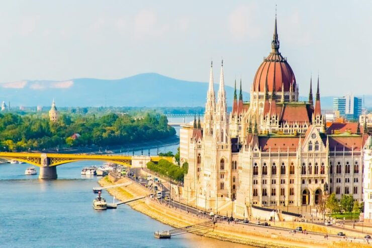 Private Transfer: Vienna to Budapest With 2 Hr Sightseeing - Pickup and Driver Experience