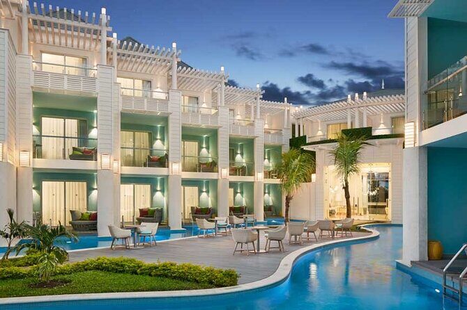 Private Transportation from Montego Bay Airport to Negril hotels - The Journey from Montego Bay to Negril: What to Expect