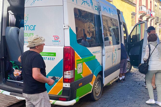 Private Transportation From Santiago De Los Caballeros to Pedernales - Service Details
