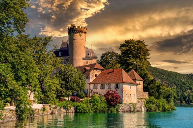 Private Trip From Geneva to Annecy in France - Discovering Historic Landmarks