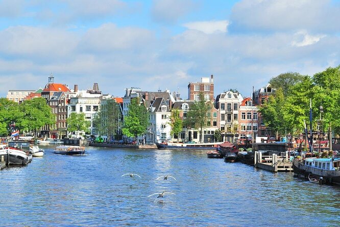 Private Vacation Photography Session With Local Photographer in Amsterdam - Date and Travelers