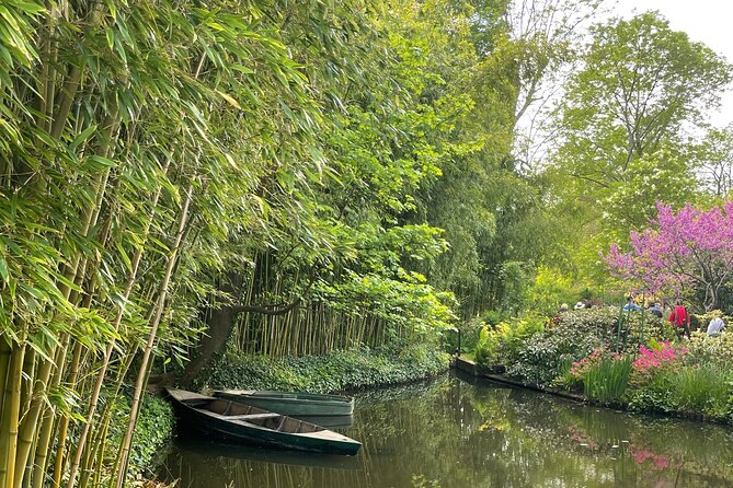 Private Van Tour From Paris to the Palace of Versailles and Giverny - Pickup and Meeting Information