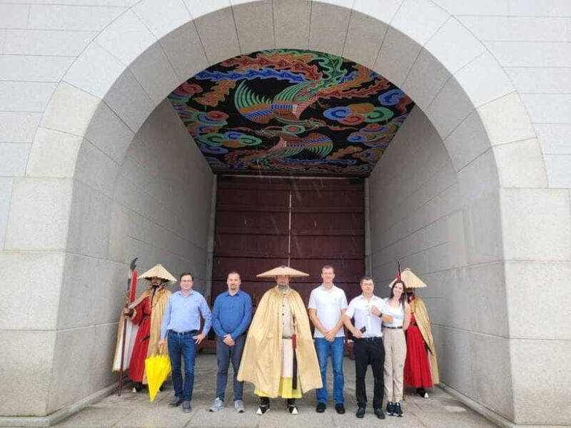 Private van with English Speaking guide in South Korea - Who Is This Tour Best For?