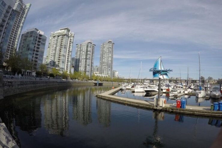 Private Vancouver Airport Layover Sightseeing - Language Options