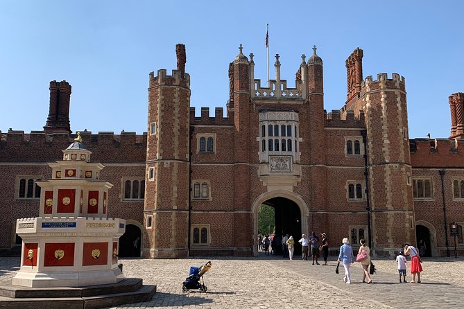 Private Vehicle To Hampton Court Palace From London With Admission Tickets - Pricing and Lowest Price Guarantee