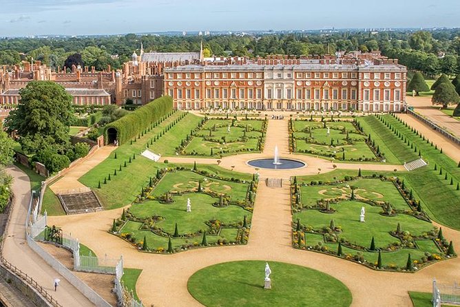 Private Vehicle To Hampton Court Palace From London With Admission Tickets - Selecting Date and Travelers