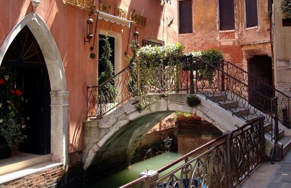 Private Venice Walking Tour and Gondola Ride - Directions