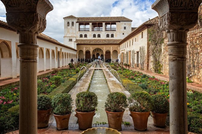 Private Visit to the Alhambra and Albaicín, With Skip-The-Line Tickets - Granada - Tour Duration and Languages Offered