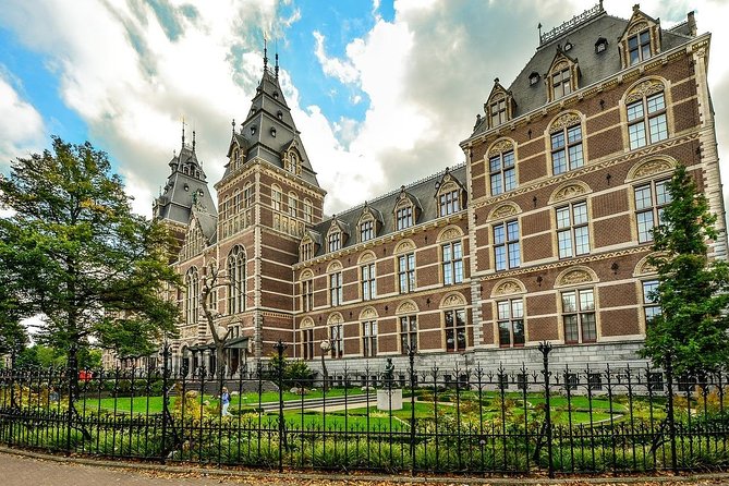 Private Walking Sightseeing Tour in Amsterdam - Exploring Amsterdams Iconic Canals
