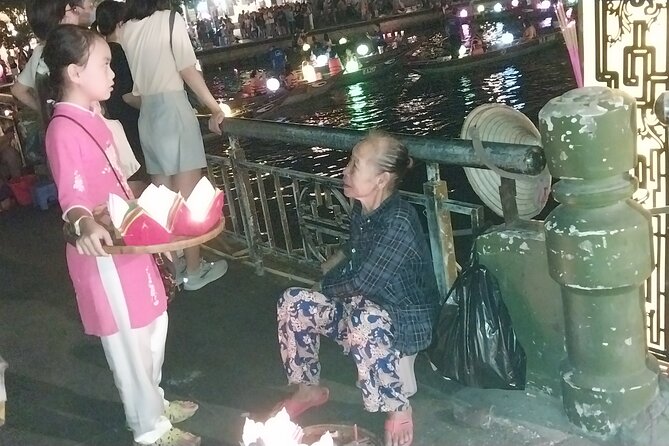 Private Walking Tour at Hoi An Night Market and Sampan Boat Ride - Cancellation Policy