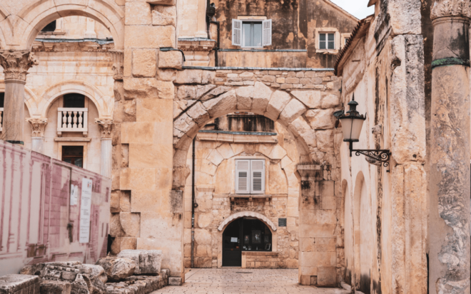Private Walking Tour in Old Center Split With Licenced Guide - Meet Your Licensed Guide