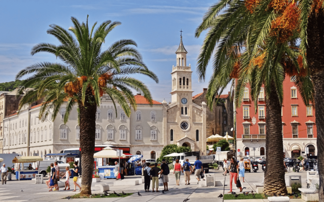 Private Walking Tour in Old Center Split With Licenced Guide - Important Meeting Point