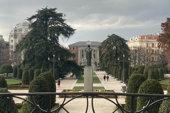 Private Walking Tour in the Retiro Park in Madrid - Expert Guide: Uncovering Retiro Parks Secrets