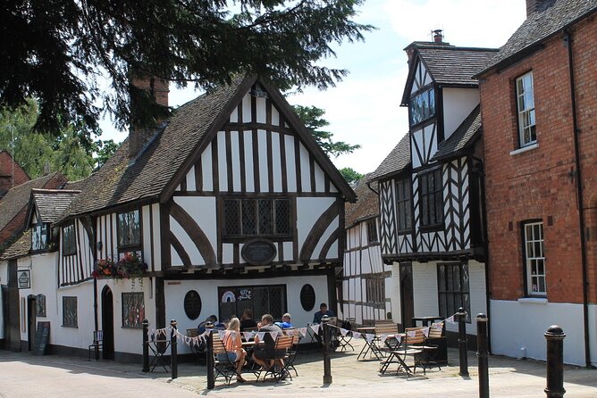 Private Walking Tour in Warwick - Inclusions