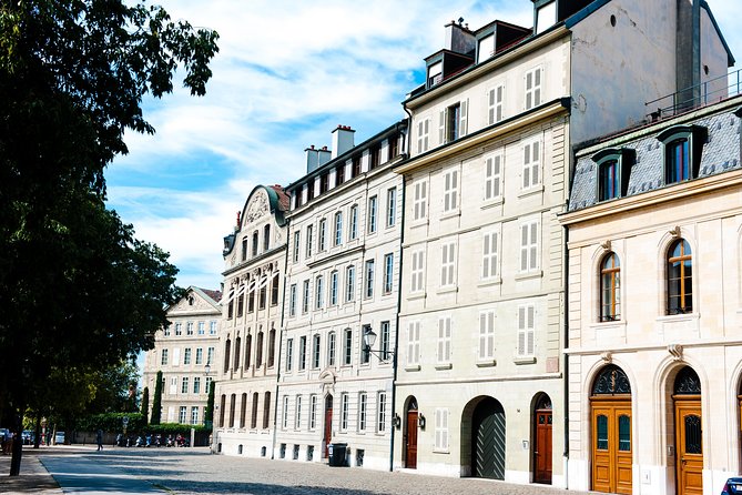Private Walking Tour of Geneva for Groups With an Official Guide - Pricing and Booking Information